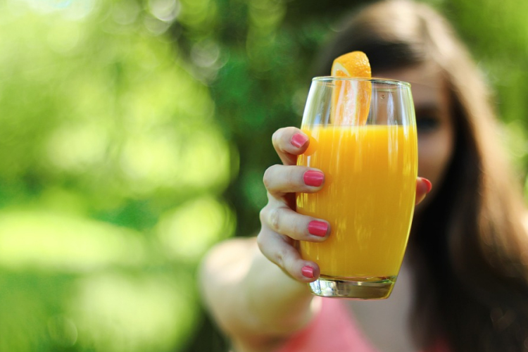 Egyharmadával többet iszunk a hőségben ásványvizet, gyümölcslevet és üdítőt