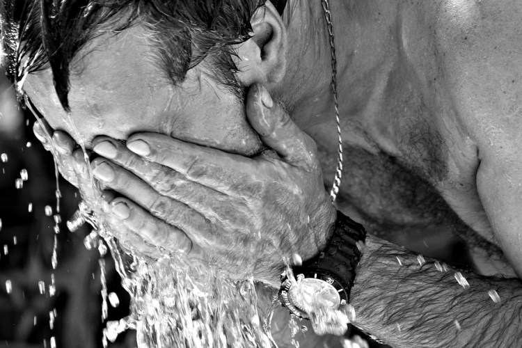 Hétfő 0 órától harmadfokú hőségriasztást rendeltek el!