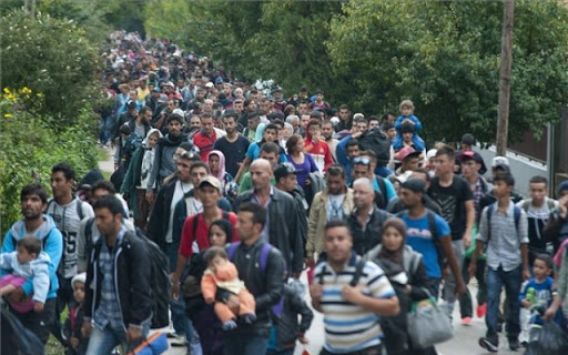 Több mint kétszázezer migráns vár útnak indulásra