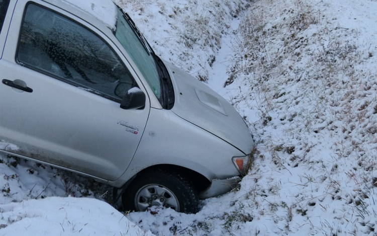 Megjött a tél, vigyázzunk gyalogosan és autóval is! 