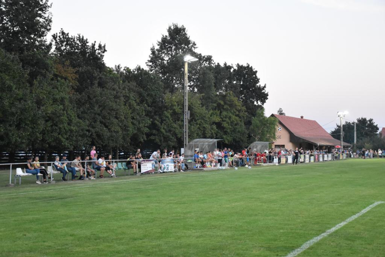 Szany-Rábaszentandrás 1:3 (1:1) megyei II. o. bajnoki labdarúgó mérkőzés.