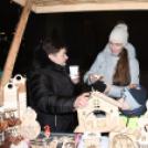 Karácsonyi vásár a szanyi templom melletti vásártéren.