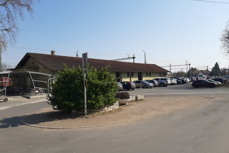 Átalakul a fertőszentmiklósi vasútállomás előtti buszforduló és parkolóterület 
