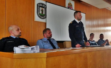 Bűnmegelőzésről, balesetmegelőzésről konzultáltak Csornán a rendőrök és polgárőrök
