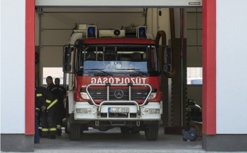 Tűz liftben és raklapüzemben