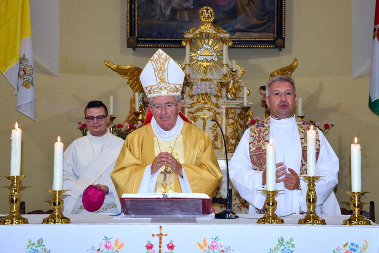 Iskolai évnyitó szentmise (Veni Sancte) a szanyi római katolikus templomban