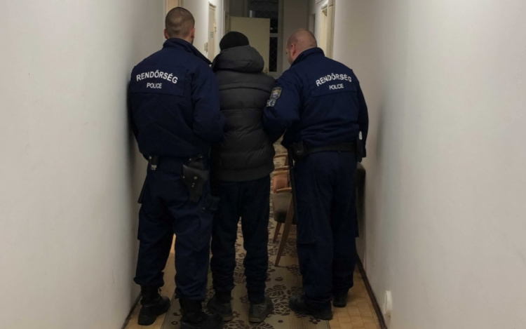 Egy üveg piáért rabolt