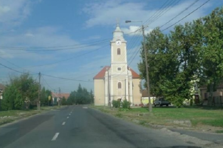 Ismét mutatják a pontos időt a a templom toronyórái Páliban