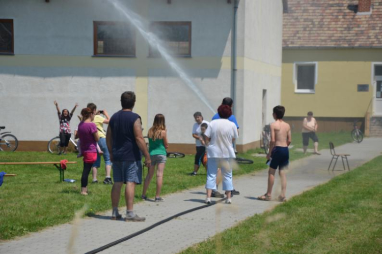 Gyereknap a szanyi önkéntes tűzoltókkal Malomsokon