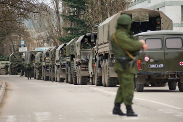 Ukrán válság - Orosz szakértő: az orosz katonaság vérontás nélkül eléri célját a Krímben