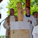SZENT II. JÁNOS PÁL PÁPA vérereklyéjének elhelyezése Szanyban