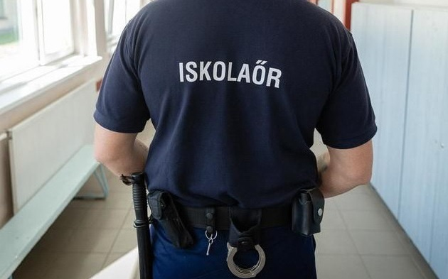 Csornai iskolába is keres iskolaőrt a rendőrség