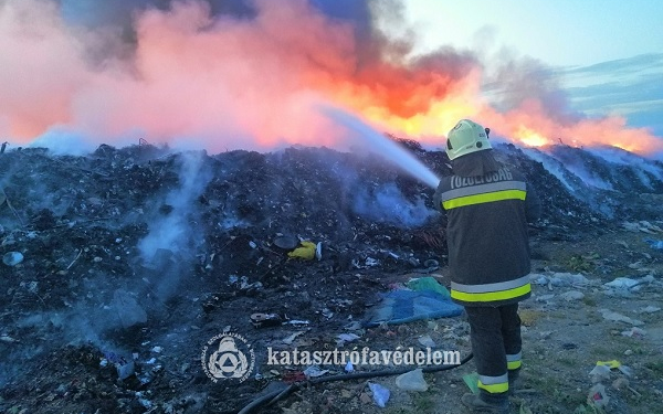 Néhány napon belül kétszer ütött ki tűz a jánossomorjai hulladéklerakó telepen