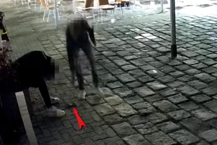 Az éjjeliőr lopta meg az alvó vendéget - videóval