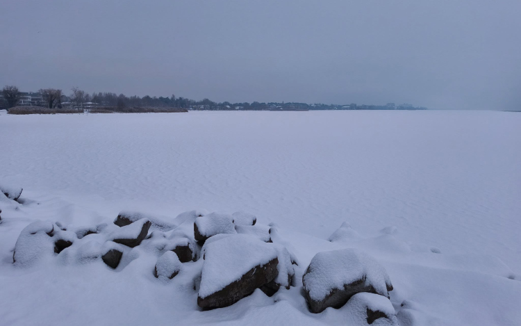 Meteorológia: életveszélyes rámenni a Balaton jegére