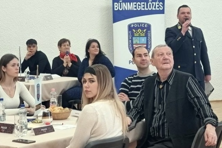 Kiber Cafe: beszélgetés egy kávé mellett az internet veszélyeiről