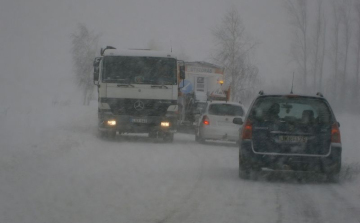 Még mindig le van zárva a 86-os Csorna és Répcelak között