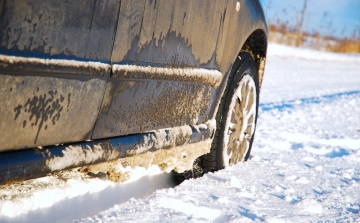 Teendők a problémamentes téli autózáshoz