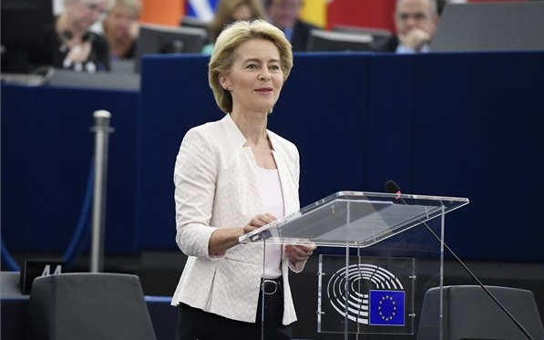 Szakértő: Von der Leyen tevékenysége pozitív a V4-ek számára