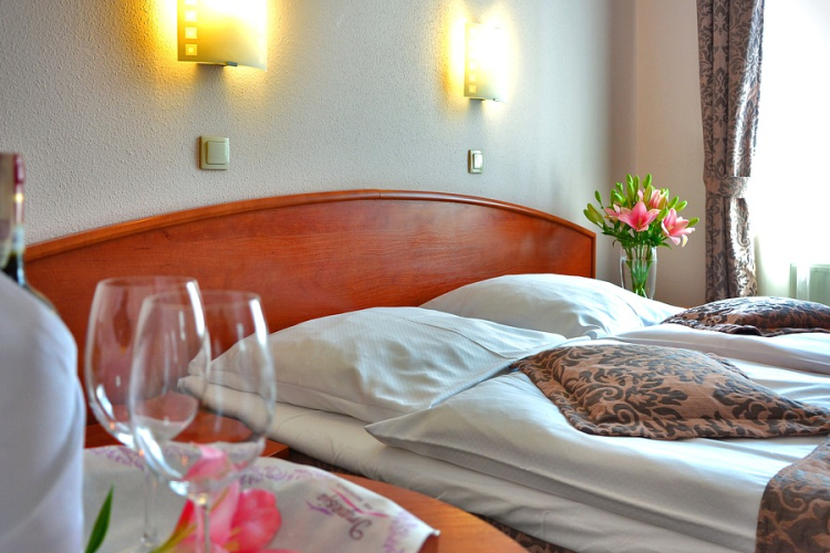 Szobánként egymillió forintos felújítási összegre pályázhatnak vidéki magán szálláshelyek