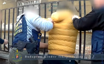 Maszkban raboltak ki egy régiségkereskedőt
