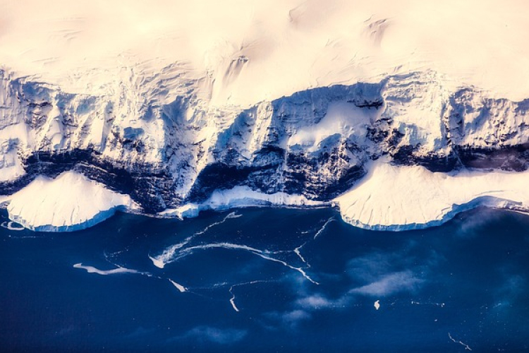 Mi van az Antarktisz jege alatt?