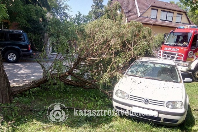 A Rábaközben is taroltak a hétvégi viharok