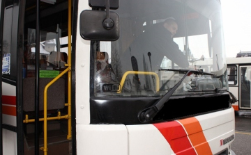 Már működik az új buszmegálló Kapuváron az ipari parknál