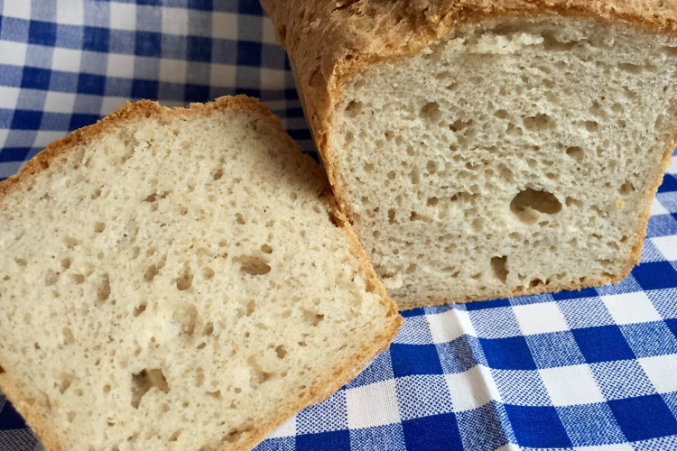 Félbarna formakenyér vegyes lisztekből gluténmentesen