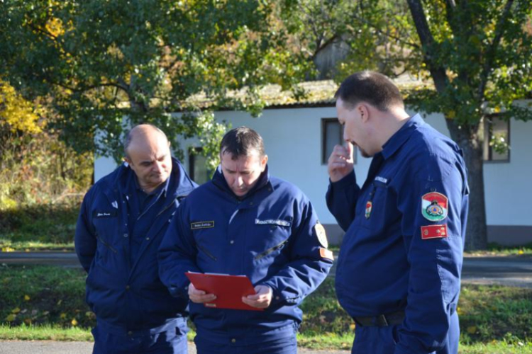 Önkéntes mentőcsoportok rendszerbeállító gyakorlata Szanyban