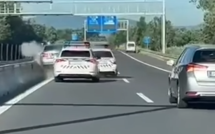 Őrizetbe vették az M2-esen történt autós üldözés során menekülő férfit