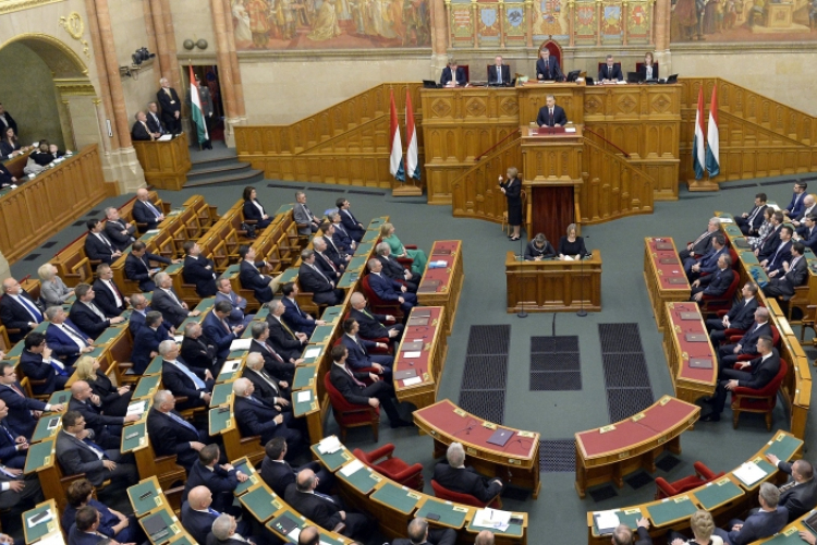 Beterjeszti a jövő évi büdzsé tervezetét a kormány