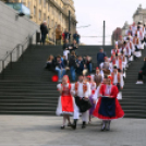 A Szanyi Bokréta Hagyományőrző Néptánc Együttes látogatása az Országházban.