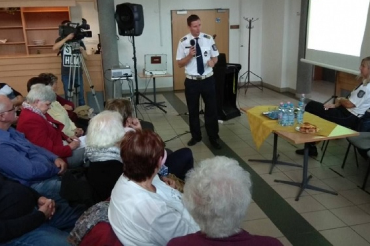 Baleset megelőzési előadást tartottak Kapuváron a nyugdíjasoknak