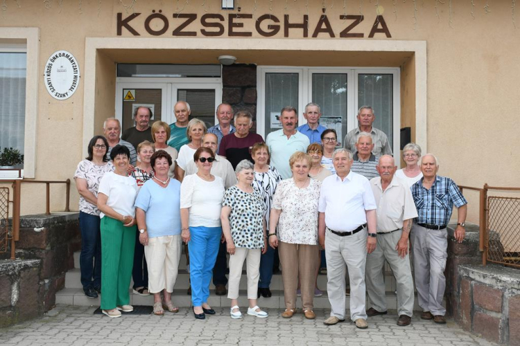 A  nyugdíjas dolgozók látogatása Szanyban az Interfa Bútoripari kft-nél. (2026. 05.28.)