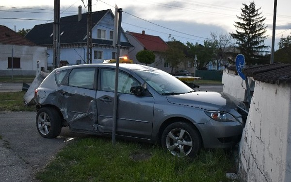 Az ittas járművezető azt hiszi, hogy a látása tökéletes, és ennek megfelelően vezet