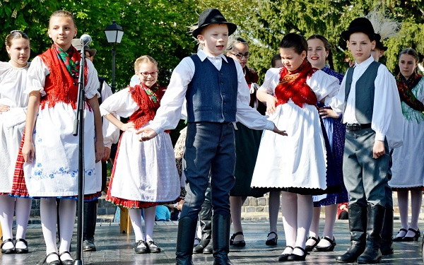 Pótbeiratás a kapuvári néptánciskolába