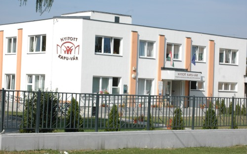 Megkezdődött a kapuvári szociális központ bővítése