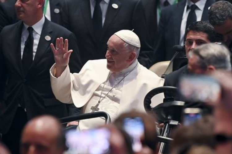 Vatikán: Ferenc pápa jobban van