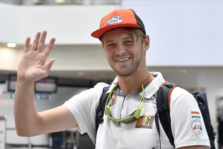 Elindult Varga Csaba a világ 7. legmagasabb csúcsának megmászására