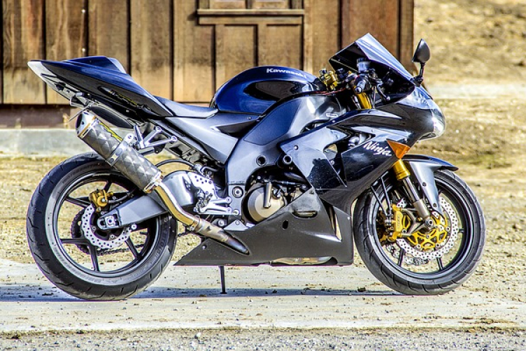 A biztonságos motorozás tízparancsolata