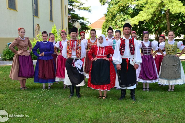 Újraöltöztették a szanyi Bokrétát