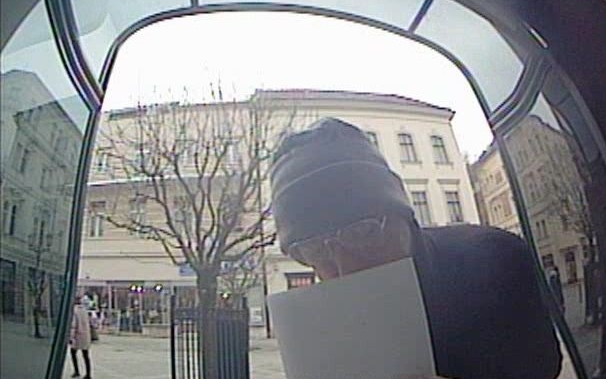 A rendőrség keresi a képen látható férfit